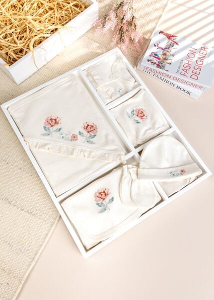 Çiçek işlemeli 100% Pamuk 10'lu Kız Bebek Hastane Çıkışı Yeni Doğan Set