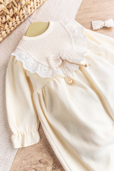 Güpürlü Fiyonk Tokalı Kız Bebek Tulum KREM - 3-6 AY