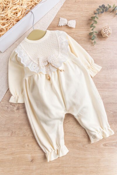 Güpürlü Fiyonk Tokalı Kız Bebek Tulum KREM - 3-6 AY
