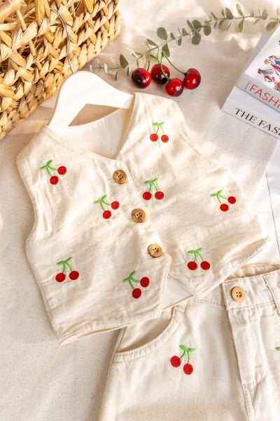 Kiraz İşlemeli Yelekli 2'li Kız Çocuk Keten Takım Set  Ekru