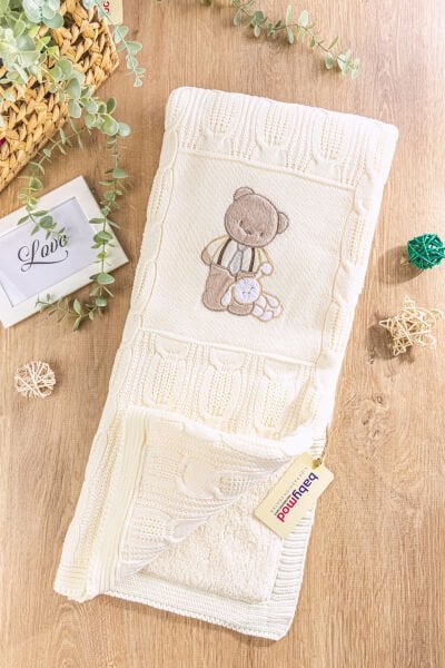 Ayıcık Figürlü Triko Bebek Battaniyesi