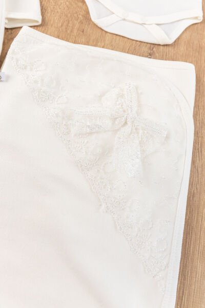 Güpür Dantelli 8'li Kız Bebek Hastane Çıkışı Bebek Takımı