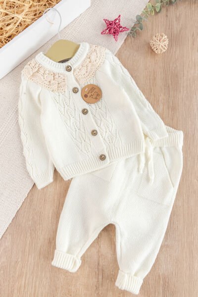 Dantel Yakalı Triko Kız Bebek Hırka Pantolon Takım Triko Bebek Seti KREM - 3 Ay