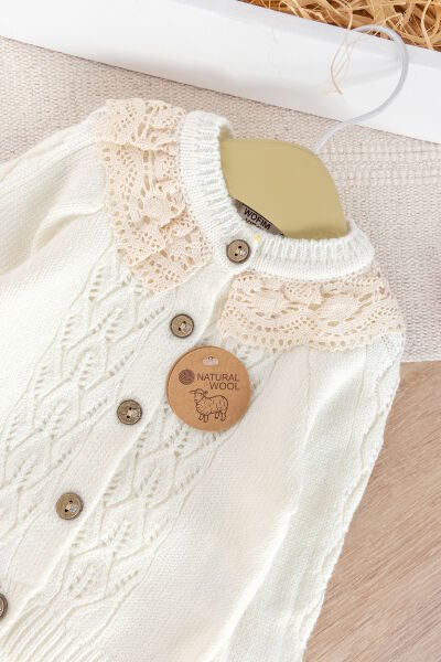 Dantel Yakalı Triko Kız Bebek Hırka Pantolon Takım Triko Bebek Seti KREM - 3 Ay