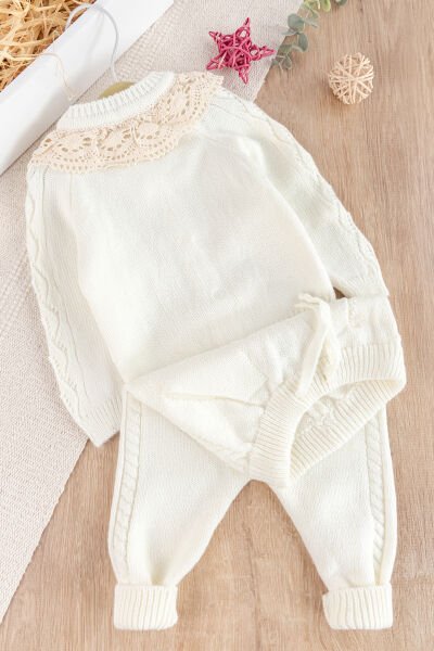 Dantel Yakalı Triko Kız Bebek Hırka Pantolon Takım Triko Bebek Seti KREM - 3 Ay