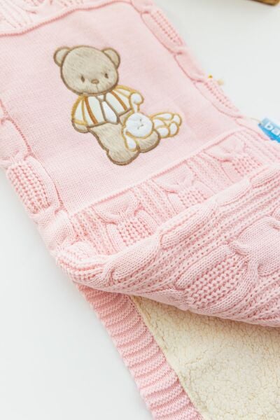 Ayıcık Figürlü Triko Bebek Battaniyesi