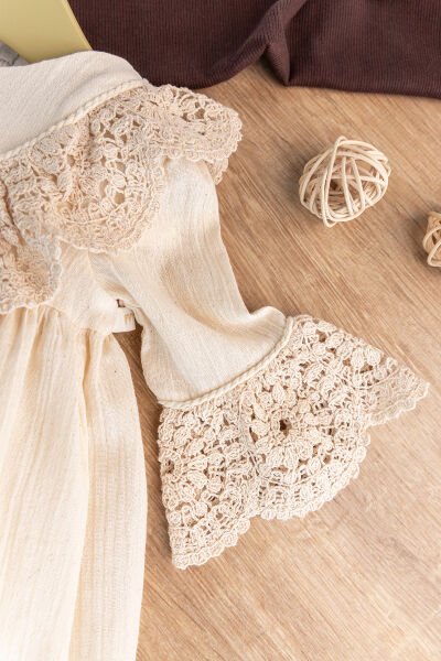 Dantel Detaylı Dokuma Kumaş Krem Kız Bebek Elbise