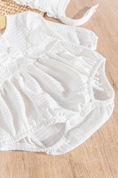 Güpürlü Şapkalı Kendinden Desenli Kız Bebek Tulum KREM - 3-6 AY