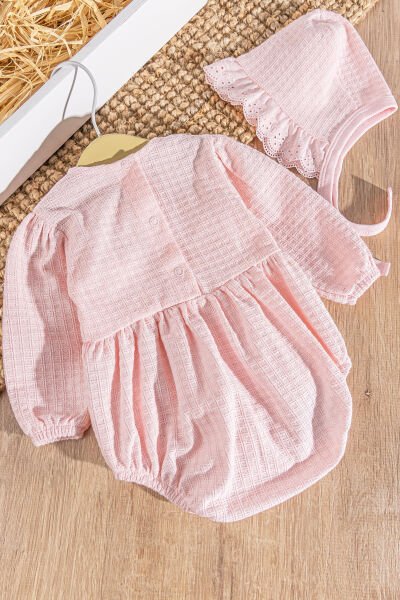 Güpürlü Şapkalı Kendinden Desenli Kız Bebek Tulum PEMBE - 3-6 AY