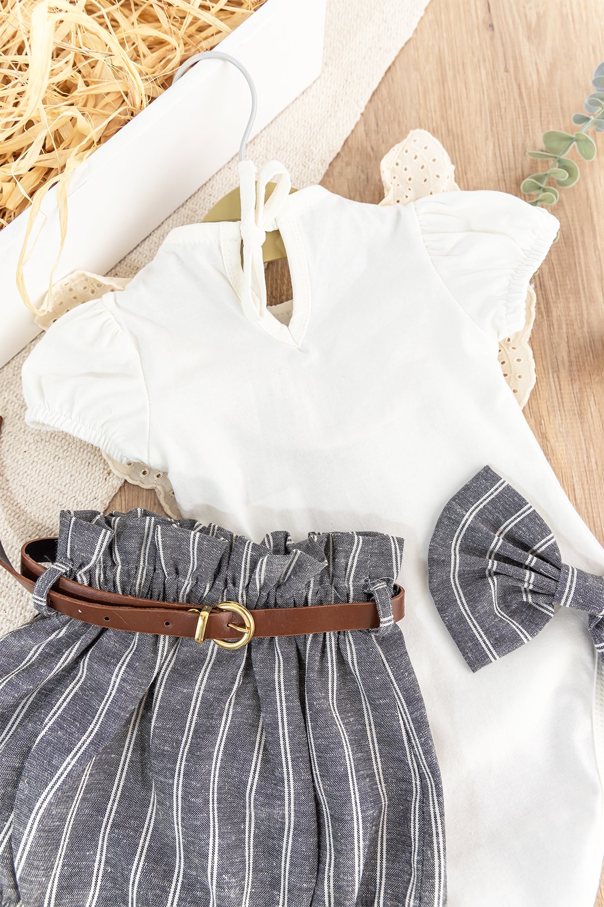 Güpürlü Yakalı Fiyonk Tokalı Yazlık Kız Bebek Tulum Takım