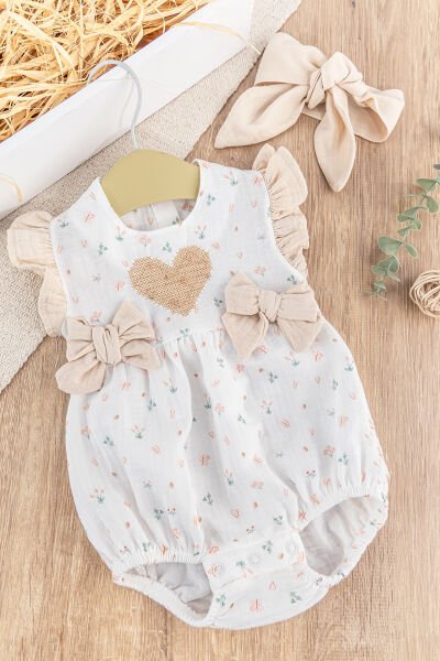 Kalp Nakışlı Fiyonklu Bandanalı Yazlık Kız Bebek Tulum BEJ -  6-9 AY