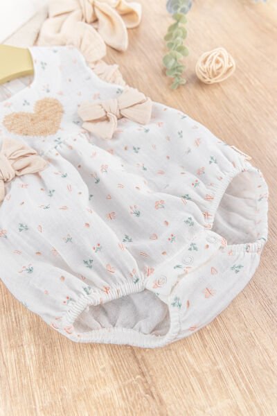 Kalp Nakışlı Fiyonklu Bandanalı Yazlık Kız Bebek Tulum BEJ -  6-9 AY