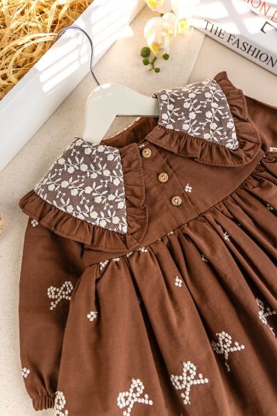 Nakışlı Yaka Detaylı Şık Kız Bebek Elbise Kahverengi