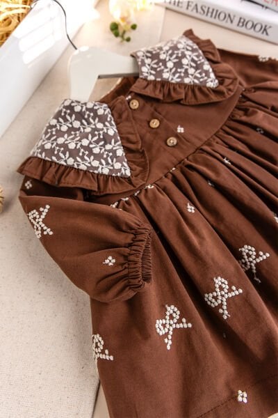 Nakışlı Yaka Detaylı Şık Kız Bebek Elbise Kahverengi