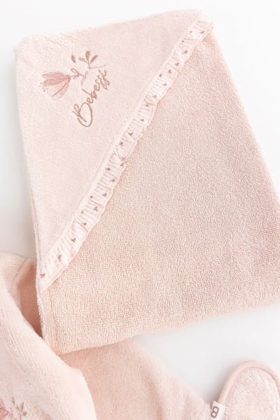 Çiçekli Nakış İşlemeli Fırfırlı 3 Parça Pamuklu Kız Bebek Havlu Bornoz Seti