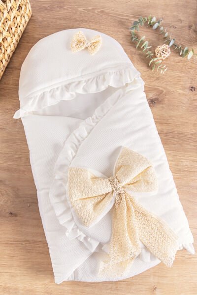 Fiyonk Süslemeli Kız Bebek Kundak