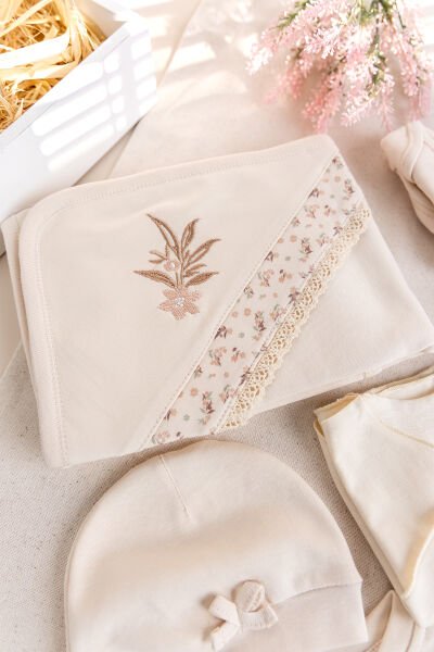 Çiçek Desenli 10'lu Kız Bebek Hastane Çıkışı Bebek Takımı