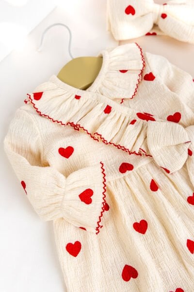 Kalp Desenli Fiyoklu 100% Pamuk Bandanalı Kız Bebek Tulum