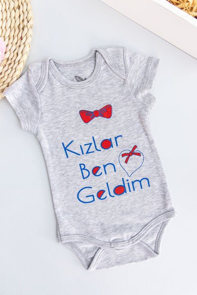 Yazı Baskılı Kısa Kollu Erkek Bebek Çıt Çıtlı Body Bebek Zıbın