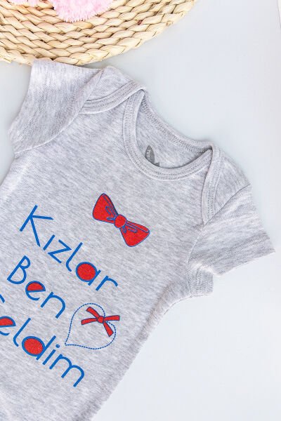 Yazı Baskılı Kısa Kollu Erkek Bebek Çıt Çıtlı Body Bebek Zıbın