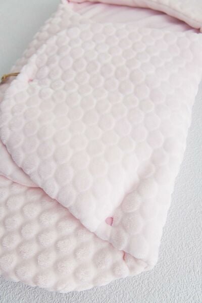 Kabartmalı Velboa Kız Bebek Kundak