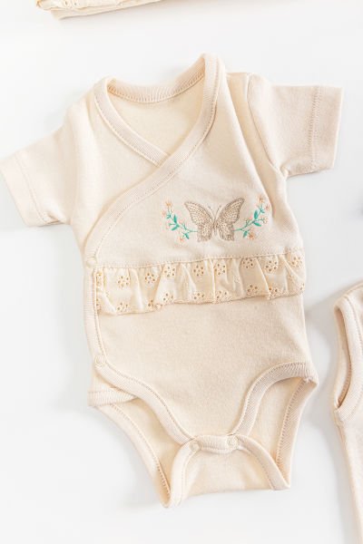 Natural Kelebek İşlemeli 10'lu Kız Bebek Hastane Çıkışı Bebek Takımı