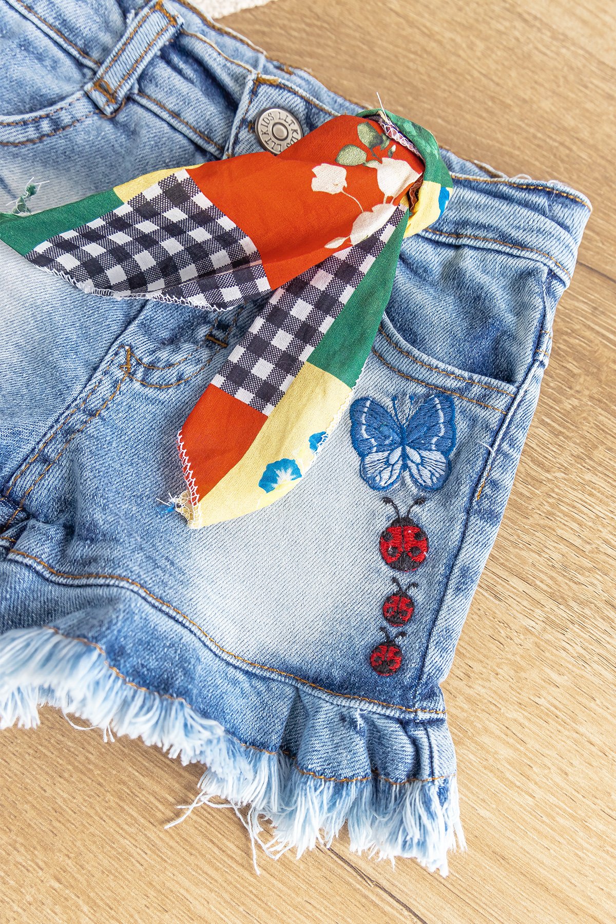 Püskül Detaylı Kız Çocuk Şort