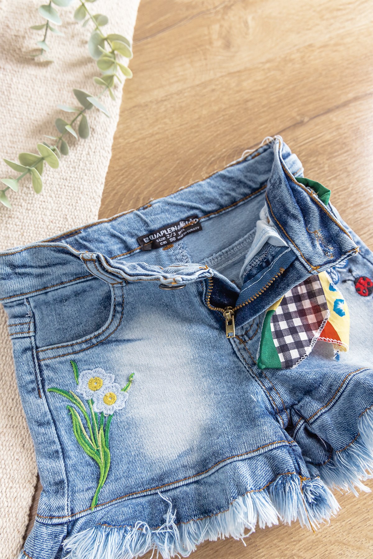 Püskül Detaylı Kız Çocuk Şort