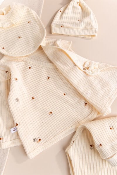 Çiçek Desenli Kendinden Eldivenli Pamuklu Natural Kız Bebek Hastane Çıkışı Bebek Takımı