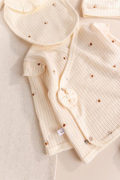 Çiçek Desenli Kendinden Eldivenli Pamuklu Natural Kız Bebek Hastane Çıkışı Bebek Takımı