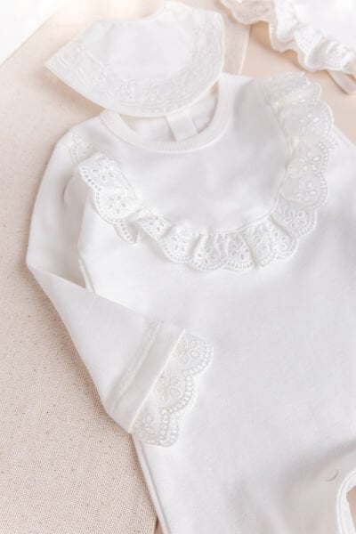 Fistolu Şapkalı 100% Pamuk Kız Bebek Tulum Krem