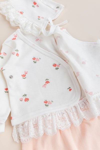 Naturel Çiçek Desenli 8 li Kız Bebek Hastane Çıkşı Bebek Takımı